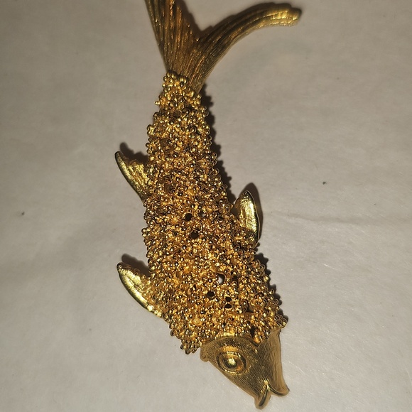 BSK Vintage Gold Fish-Shaped Brooch - Picture 2 of 6